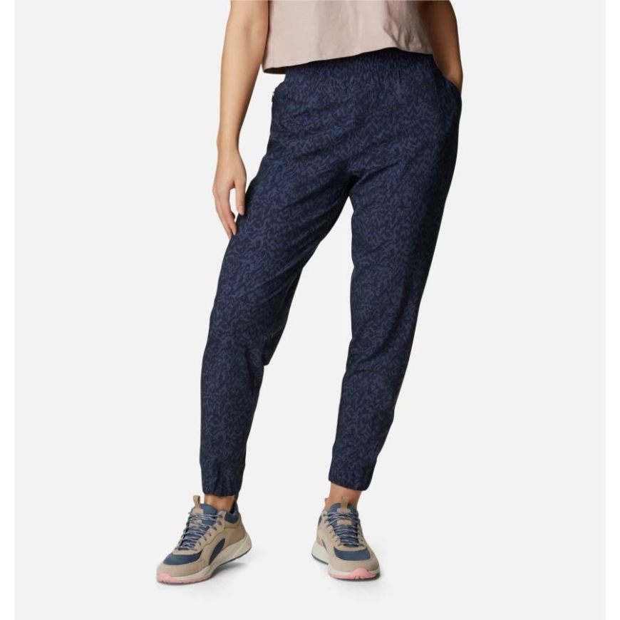 コロンビア夜行性地形女性の快適なクリーク ジョガー