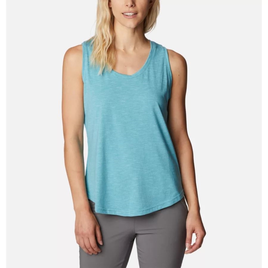 コロンビアの女性の士官候補生ケープ タンク海の波