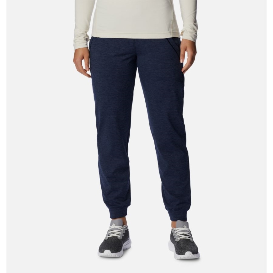 暗い夜行性の杢女性の週末の冒険ジョギング コロンビア